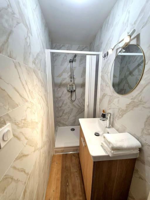Neuf Renove Apartment